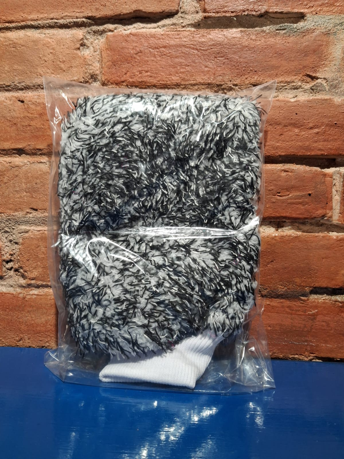 Image of EEZ Premium wash Mitt White & Black 420gsm